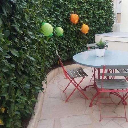 Апартаменты Appt 1 A 4 Pers Cocoon,1,500 Km Sortie Auto, 3 Km Ctre Macon, Pkg Cour Privee Экстерьер фото